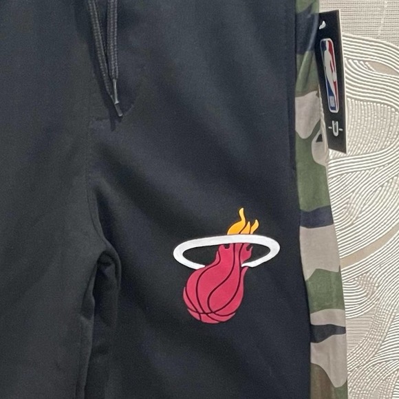 0350 NEW Boys Official NBA Miami Heat Camo Sweatpants Joggers - Picture 3 of 9